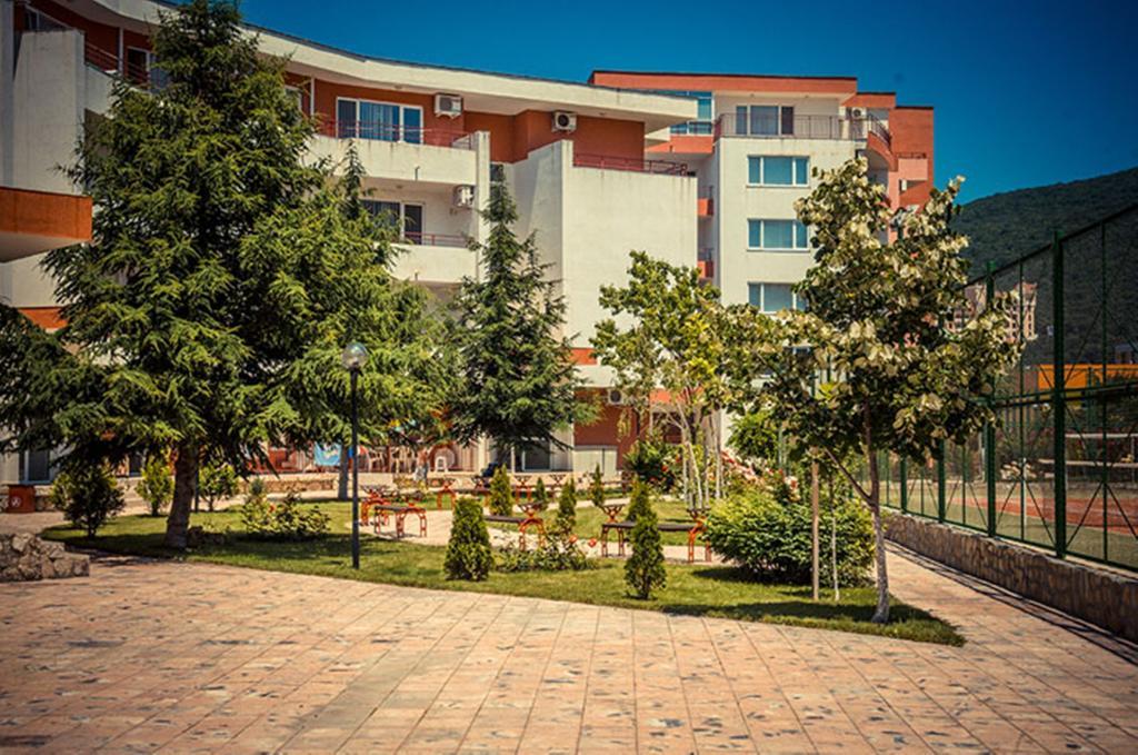 Privilege Fort Beach - Menada Apartments Elenite Dış mekan fotoğraf